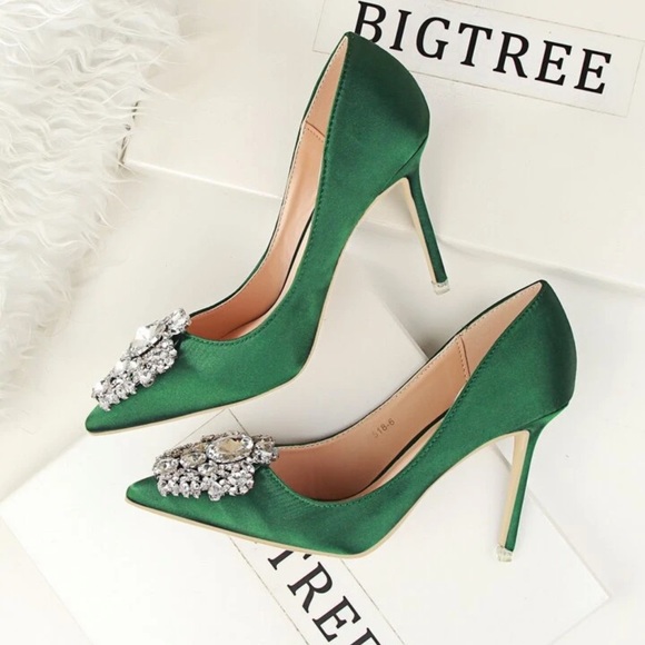 Green NWOT Rhinestone Stiletto Satin Heels holiday party - Picture 9 of 10